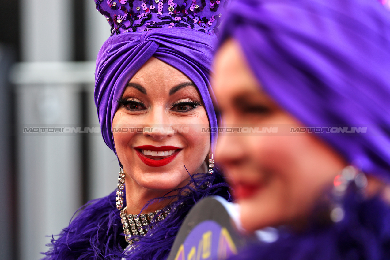 GP LAS VEGAS, Paddock Atmosfera.
19.11.2025. Formula 1 World Championship, Rd 22, Las Vegas Grand Prix, Las Vegas, Nevada, USA, Preparation Day.
- www.xpbimages.com, EMail: requests@xpbimages.com © Copyright: Moy / XPB Images