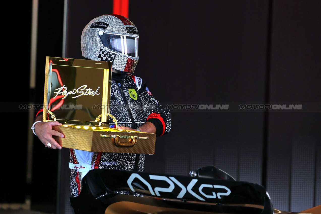 GP LAS VEGAS, Paddock Atmosfera.

19.11.2025. Formula 1 World Championship, Rd 22, Las Vegas Grand Prix, Las Vegas, Nevada, USA, Preparation Day.

- www.xpbimages.com, EMail: requests@xpbimages.com © Copyright: Moy / XPB Images