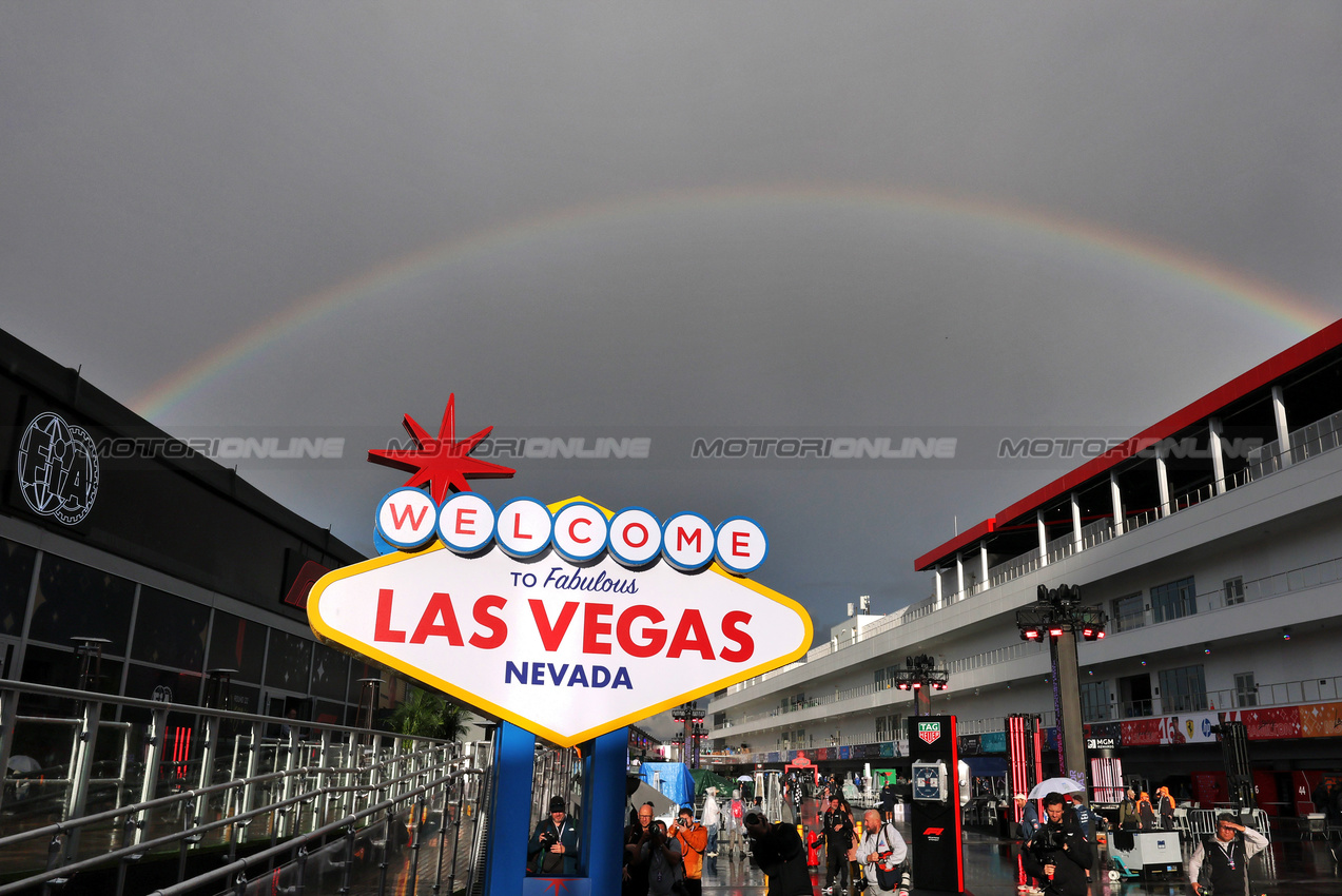 GP LAS VEGAS, Circuit Atmosfera - A rainbow above the paddock.

19.11.2025. Formula 1 World Championship, Rd 22, Las Vegas Grand Prix, Las Vegas, Nevada, USA, Preparation Day.

- www.xpbimages.com, EMail: requests@xpbimages.com © Copyright: Moy / XPB Images