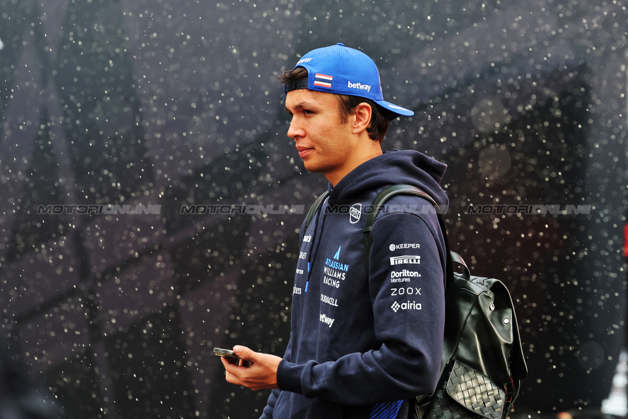 GP LAS VEGAS, Alexander Albon (THA) Atlassian Williams Racing.
19.11.2025. Formula 1 World Championship, Rd 22, Las Vegas Grand Prix, Las Vegas, Nevada, USA, Preparation Day.
- www.xpbimages.com, EMail: requests@xpbimages.com © Copyright: Moy / XPB Images