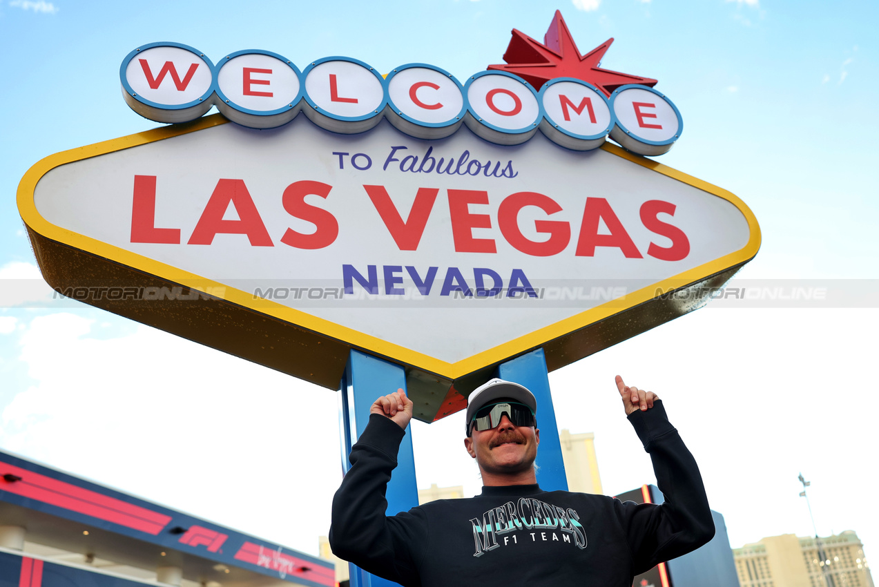 GP LAS VEGAS, Valtteri Bottas (FIN) Mercedes AMG F1 Reserve Driver.
19.11.2025. Formula 1 World Championship, Rd 22, Las Vegas Grand Prix, Las Vegas, Nevada, USA, Preparation Day.
- www.xpbimages.com, EMail: requests@xpbimages.com © Copyright: Bearne / XPB Images