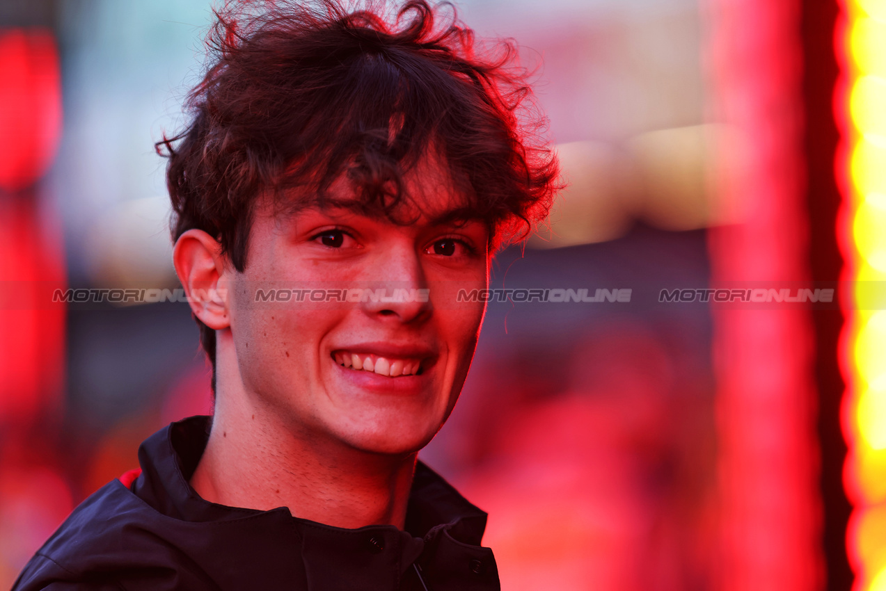 GP LAS VEGAS, Oliver Bearman (GBR) Haas F1 Team.

19.11.2025. Formula 1 World Championship, Rd 22, Las Vegas Grand Prix, Las Vegas, Nevada, USA, Preparation Day.

 - www.xpbimages.com, EMail: requests@xpbimages.com © Copyright: Patching / XPB Images