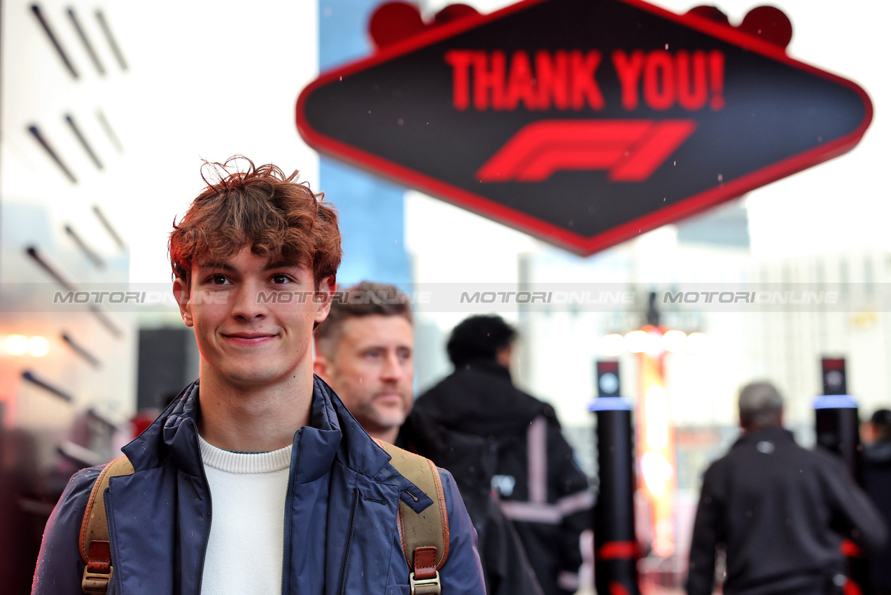 GP LAS VEGAS, Oliver Bearman (GBR) Haas F1 Team.

19.11.2025. Formula 1 World Championship, Rd 22, Las Vegas Grand Prix, Las Vegas, Nevada, USA, Preparation Day.

- www.xpbimages.com, EMail: requests@xpbimages.com © Copyright: Bearne / XPB Images