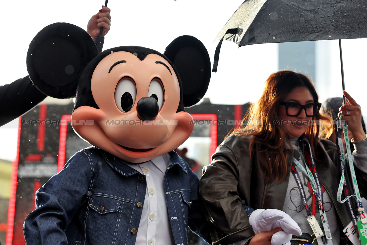 GP LAS VEGAS, Mickey Mouse (USA).
19.11.2025. Formula 1 World Championship, Rd 22, Las Vegas Grand Prix, Las Vegas, Nevada, USA, Preparation Day.
- www.xpbimages.com, EMail: requests@xpbimages.com © Copyright: Bearne / XPB Images