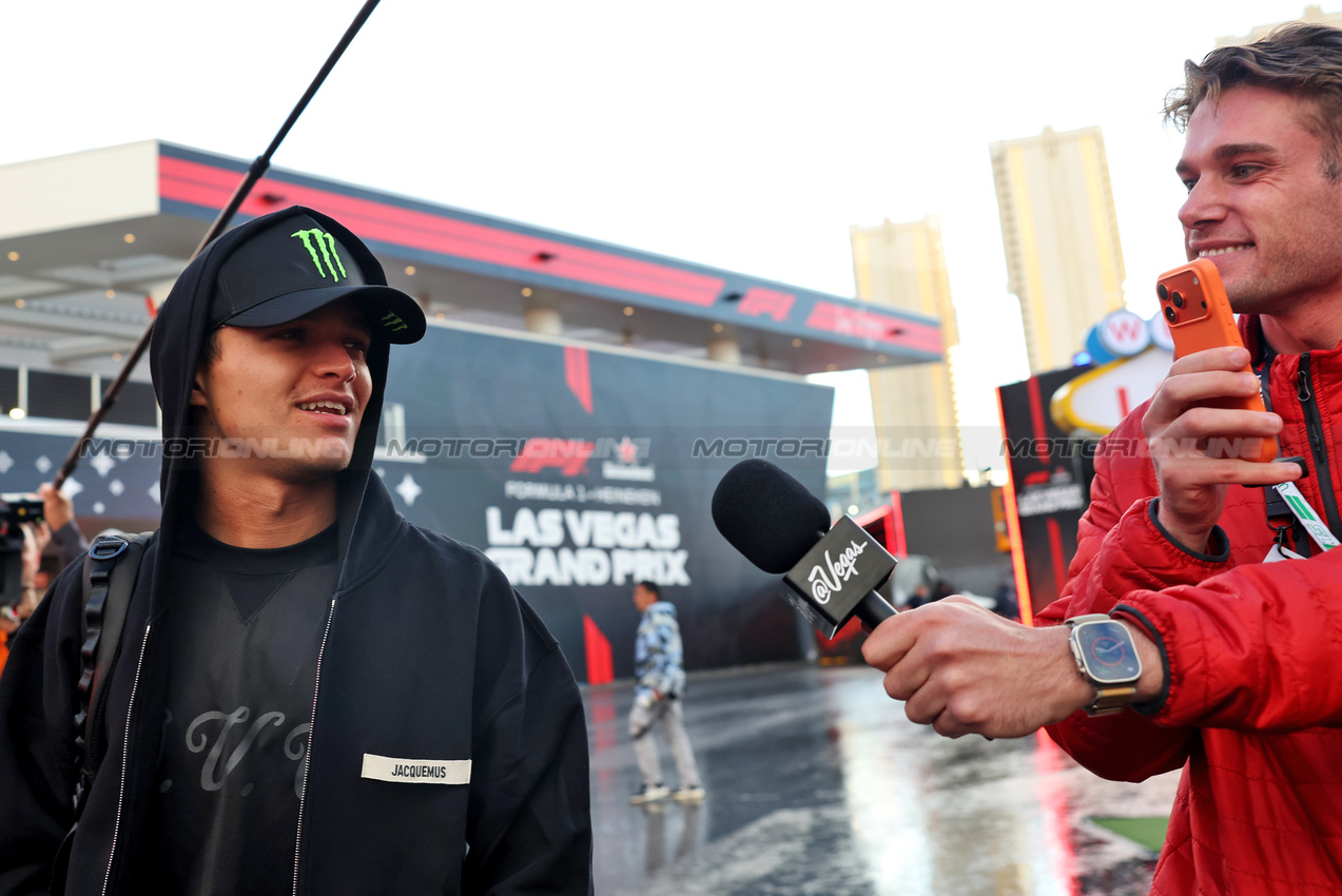 GP LAS VEGAS, Lando Norris (GBR) McLaren.

19.11.2025. Formula 1 World Championship, Rd 22, Las Vegas Grand Prix, Las Vegas, Nevada, USA, Preparation Day.

- www.xpbimages.com, EMail: requests@xpbimages.com © Copyright: Bearne / XPB Images