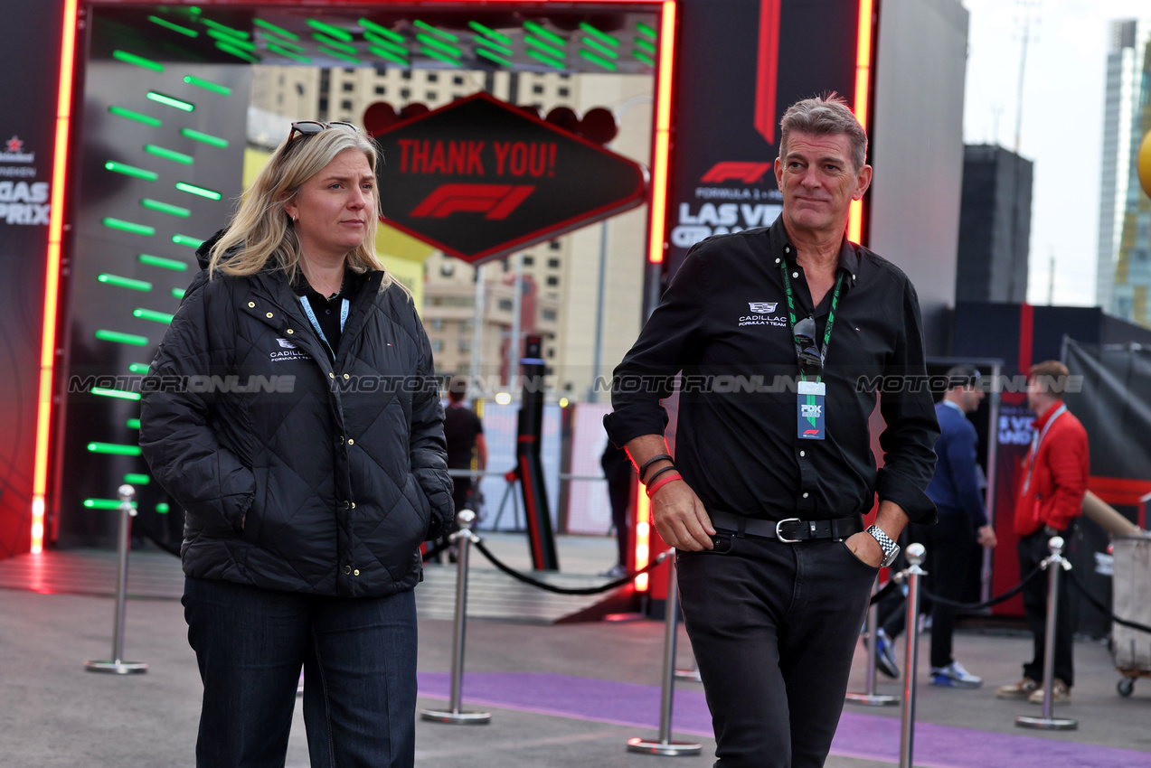 GP LAS VEGAS, Graeme Lowdon (GBR) Cadillac Formula 1 Team, Team Principal (Right).
19.11.2025. Formula 1 World Championship, Rd 22, Las Vegas Grand Prix, Las Vegas, Nevada, USA, Preparation Day.
- www.xpbimages.com, EMail: requests@xpbimages.com © Copyright: Bearne / XPB Images