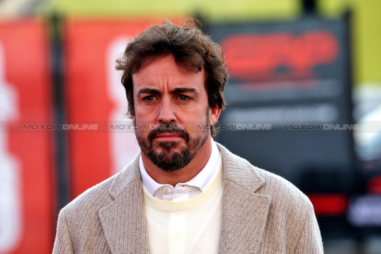 GP LAS VEGAS, Fernando Alonso (ESP) Aston Martin F1 Team.
19.11.2025. Formula 1 World Championship, Rd 22, Las Vegas Grand Prix, Las Vegas, Nevada, USA, Preparation Day.
- www.xpbimages.com, EMail: requests@xpbimages.com © Copyright: Bearne / XPB Images