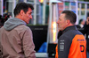 GP LAS VEGAS, (L to R): Mark Webber (AUS) Channel 4 Presenter / Driver Manager with Zak Brown (USA) McLaren Executive Director.

19.11.2025. Formula 1 World Championship, Rd 22, Las Vegas Grand Prix, Las Vegas, Nevada, USA, Preparation Day.

- www.xpbimages.com, EMail: requests@xpbimages.com © Copyright: Batchelor / XPB Images