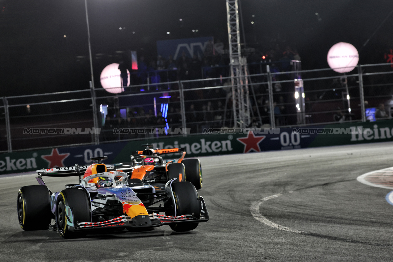 GP LAS VEGAS, Isack Hadjar (FRA) Racing Bulls VCARB 02.

22.11.2025. Formula 1 World Championship, Rd 22, Las Vegas Grand Prix, Las Vegas, Nevada, USA, Gara Day.

- www.xpbimages.com, EMail: requests@xpbimages.com © Copyright: Batchelor / XPB Images