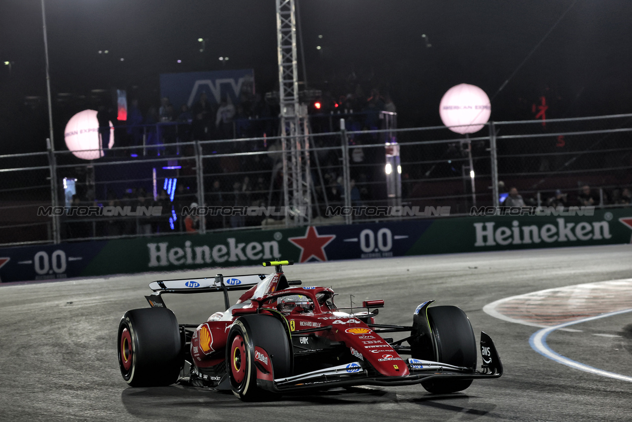 GP LAS VEGAS, Lewis Hamilton (GBR) Ferrari SF-25.

22.11.2025. Formula 1 World Championship, Rd 22, Las Vegas Grand Prix, Las Vegas, Nevada, USA, Gara Day.

- www.xpbimages.com, EMail: requests@xpbimages.com © Copyright: Batchelor / XPB Images