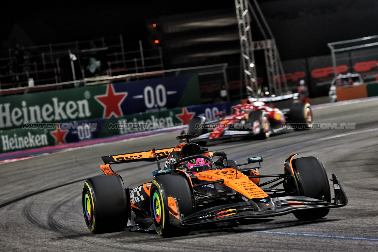 GP LAS VEGAS, Oscar Piastri (AUS) McLaren MCL39.
22.11.2025. Formula 1 World Championship, Rd 22, Las Vegas Grand Prix, Las Vegas, Nevada, USA, Gara Day.
- www.xpbimages.com, EMail: requests@xpbimages.com © Copyright: Batchelor / XPB Images