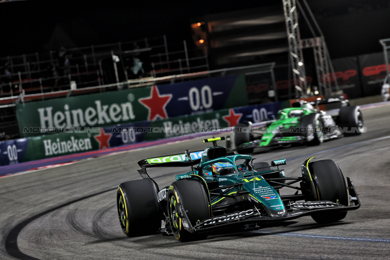 GP LAS VEGAS, Fernando Alonso (ESP) Aston Martin F1 Team AMR25.

22.11.2025. Formula 1 World Championship, Rd 22, Las Vegas Grand Prix, Las Vegas, Nevada, USA, Gara Day.

- www.xpbimages.com, EMail: requests@xpbimages.com © Copyright: Batchelor / XPB Images