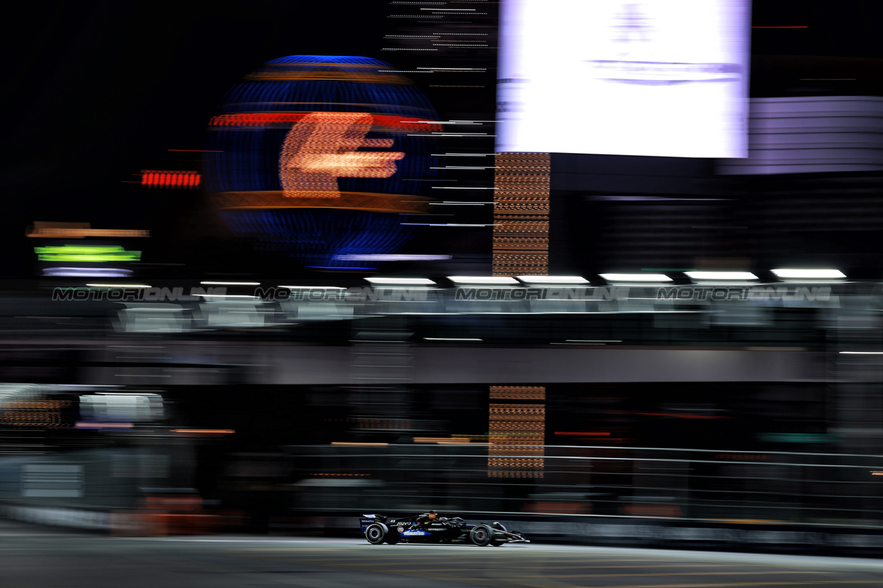 GP LAS VEGAS, Alexander Albon (THA) Atlassian Williams Racing FW47.
22.11.2025. Formula 1 World Championship, Rd 22, Las Vegas Grand Prix, Las Vegas, Nevada, USA, Gara Day.
- www.xpbimages.com, EMail: requests@xpbimages.com © Copyright: Moy / XPB Images