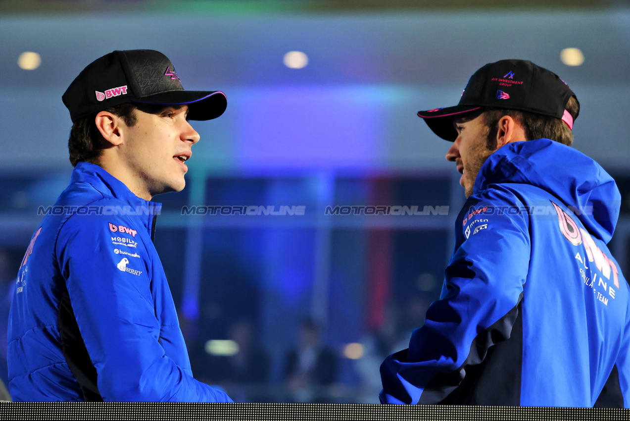GP LAS VEGAS, (L to R): Franco Colapinto (ARG) Alpine F1 Team e Pierre Gasly (FRA) Alpine F1 Team on the drivers' parade.

22.11.2025. Formula 1 World Championship, Rd 22, Las Vegas Grand Prix, Las Vegas, Nevada, USA, Gara Day.

- www.xpbimages.com, EMail: requests@xpbimages.com © Copyright: Charniaux / XPB Images