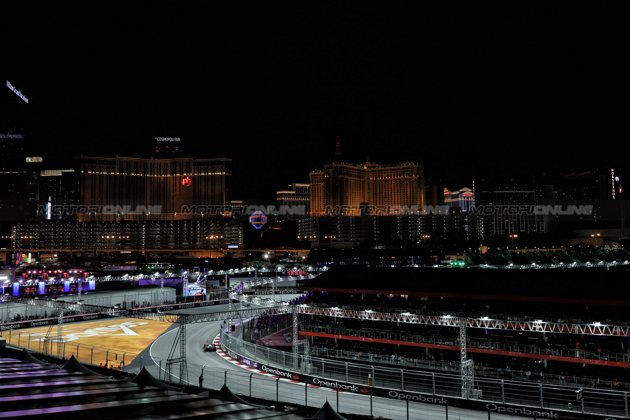 GP LAS VEGAS, Charles Leclerc (MON) Ferrari SF-25.
22.11.2025. Formula 1 World Championship, Rd 22, Las Vegas Grand Prix, Las Vegas, Nevada, USA, Gara Day.
- www.xpbimages.com, EMail: requests@xpbimages.com © Copyright: Bearne / XPB Images