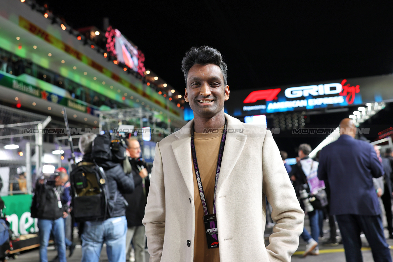 GP LAS VEGAS, Lawrence Barretto (GBR) F1 Presenter on the grid.
22.11.2025. Formula 1 World Championship, Rd 22, Las Vegas Grand Prix, Las Vegas, Nevada, USA, Gara Day.
- www.xpbimages.com, EMail: requests@xpbimages.com © Copyright: Bearne / XPB Images
