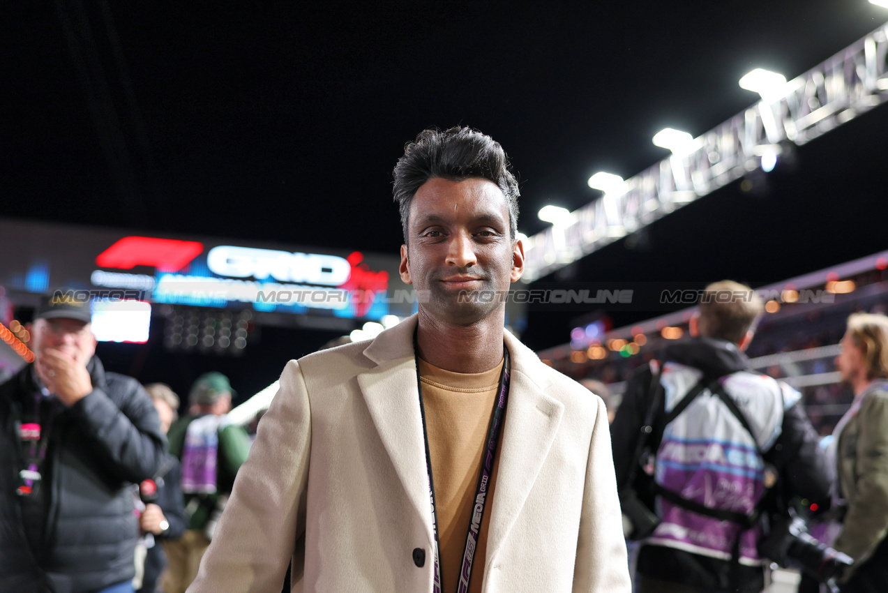 GP LAS VEGAS, Lawrence Barretto (GBR) F1 Presenter on the grid.
22.11.2025. Formula 1 World Championship, Rd 22, Las Vegas Grand Prix, Las Vegas, Nevada, USA, Gara Day.
- www.xpbimages.com, EMail: requests@xpbimages.com © Copyright: Bearne / XPB Images