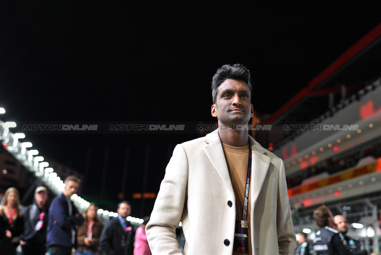 GP LAS VEGAS, Lawrence Barretto (GBR) F1 Presenter on the grid.
22.11.2025. Formula 1 World Championship, Rd 22, Las Vegas Grand Prix, Las Vegas, Nevada, USA, Gara Day.
- www.xpbimages.com, EMail: requests@xpbimages.com © Copyright: Bearne / XPB Images