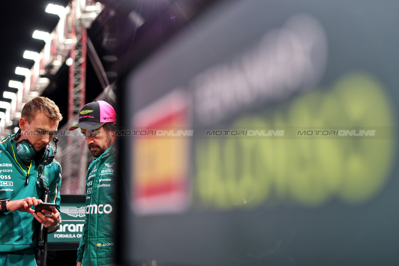 GP LAS VEGAS, Fernando Alonso (ESP) Aston Martin F1 Team on the grid.
22.11.2025. Formula 1 World Championship, Rd 22, Las Vegas Grand Prix, Las Vegas, Nevada, USA, Gara Day.
- www.xpbimages.com, EMail: requests@xpbimages.com © Copyright: Bearne / XPB Images