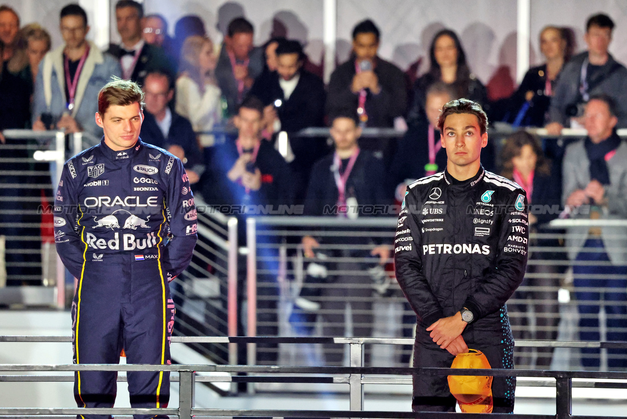 GP LAS VEGAS, (L to R): Gara winner Max Verstappen (NLD) Red Bull Racing on the podium with third placed George Russell (GBR) Mercedes AMG F1.
22.11.2025. Formula 1 World Championship, Rd 22, Las Vegas Grand Prix, Las Vegas, Nevada, USA, Gara Day.
- www.xpbimages.com, EMail: requests@xpbimages.com © Copyright: Charniaux / XPB Images