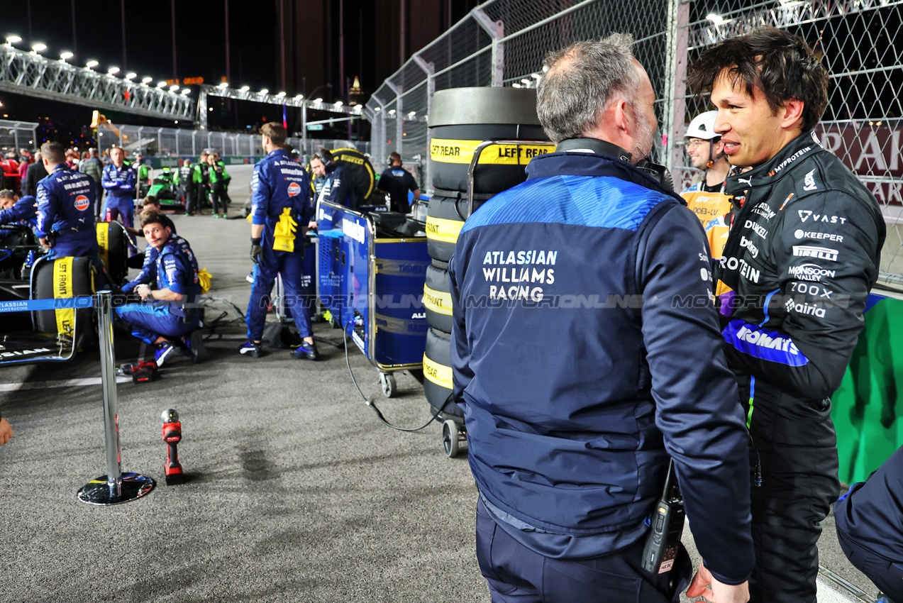 GP LAS VEGAS, Alexander Albon (THA) Atlassian Williams Racing on the grid.
22.11.2025. Formula 1 World Championship, Rd 22, Las Vegas Grand Prix, Las Vegas, Nevada, USA, Gara Day.
- www.xpbimages.com, EMail: requests@xpbimages.com © Copyright: Batchelor / XPB Images