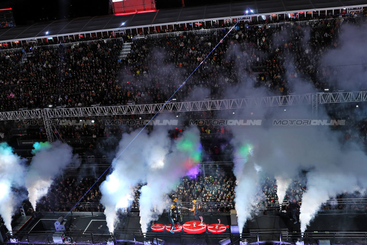 GP LAS VEGAS, The podium: Lando Norris (GBR) McLaren, second; Max Verstappen (NLD) Red Bull Racing, vincitore; George Russell (GBR) Mercedes AMG F1, third.
22.11.2025. Formula 1 World Championship, Rd 22, Las Vegas Grand Prix, Las Vegas, Nevada, USA, Gara Day.
- www.xpbimages.com, EMail: requests@xpbimages.com © Copyright: Bearne / XPB Images