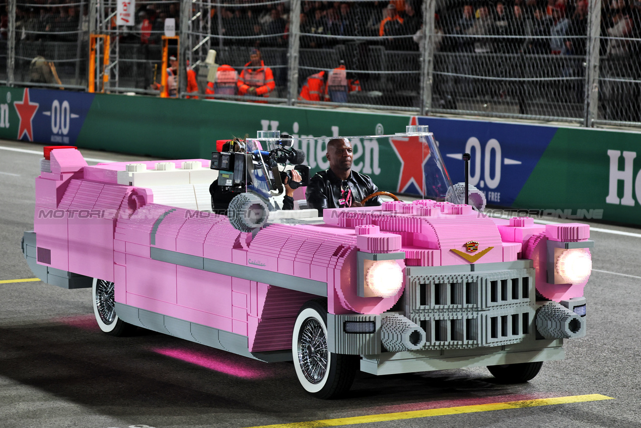 GP LAS VEGAS, The Lego Pink Cadillac with Terry Crews (USA) Actor at the end of the race.

22.11.2025. Formula 1 World Championship, Rd 22, Las Vegas Grand Prix, Las Vegas, Nevada, USA, Gara Day.

- www.xpbimages.com, EMail: requests@xpbimages.com © Copyright: Batchelor / XPB Images