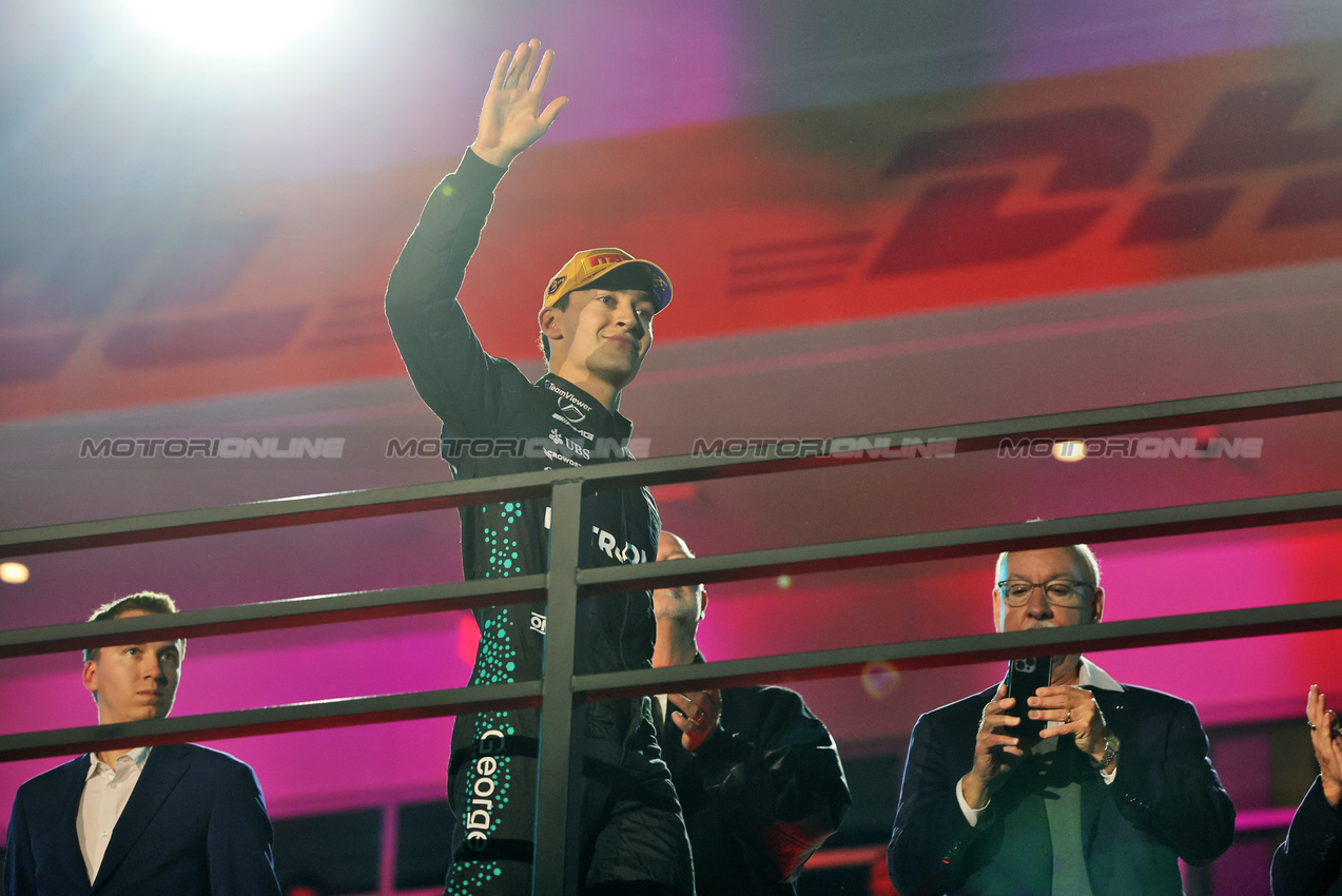 GP LAS VEGAS, George Russell (GBR) Mercedes AMG F1 celebrates his third position on the podium.
22.11.2025. Formula 1 World Championship, Rd 22, Las Vegas Grand Prix, Las Vegas, Nevada, USA, Gara Day.
- www.xpbimages.com, EMail: requests@xpbimages.com © Copyright: Batchelor / XPB Images