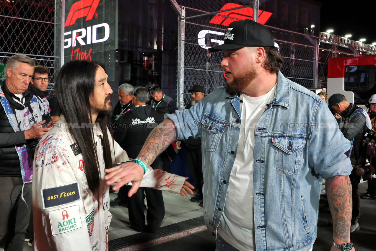 GP LAS VEGAS, Steve Aoki (USA) DJ (Left).

22.11.2025. Formula 1 World Championship, Rd 22, Las Vegas Grand Prix, Las Vegas, Nevada, USA, Gara Day.

- www.xpbimages.com, EMail: requests@xpbimages.com © Copyright: Moy / XPB Images