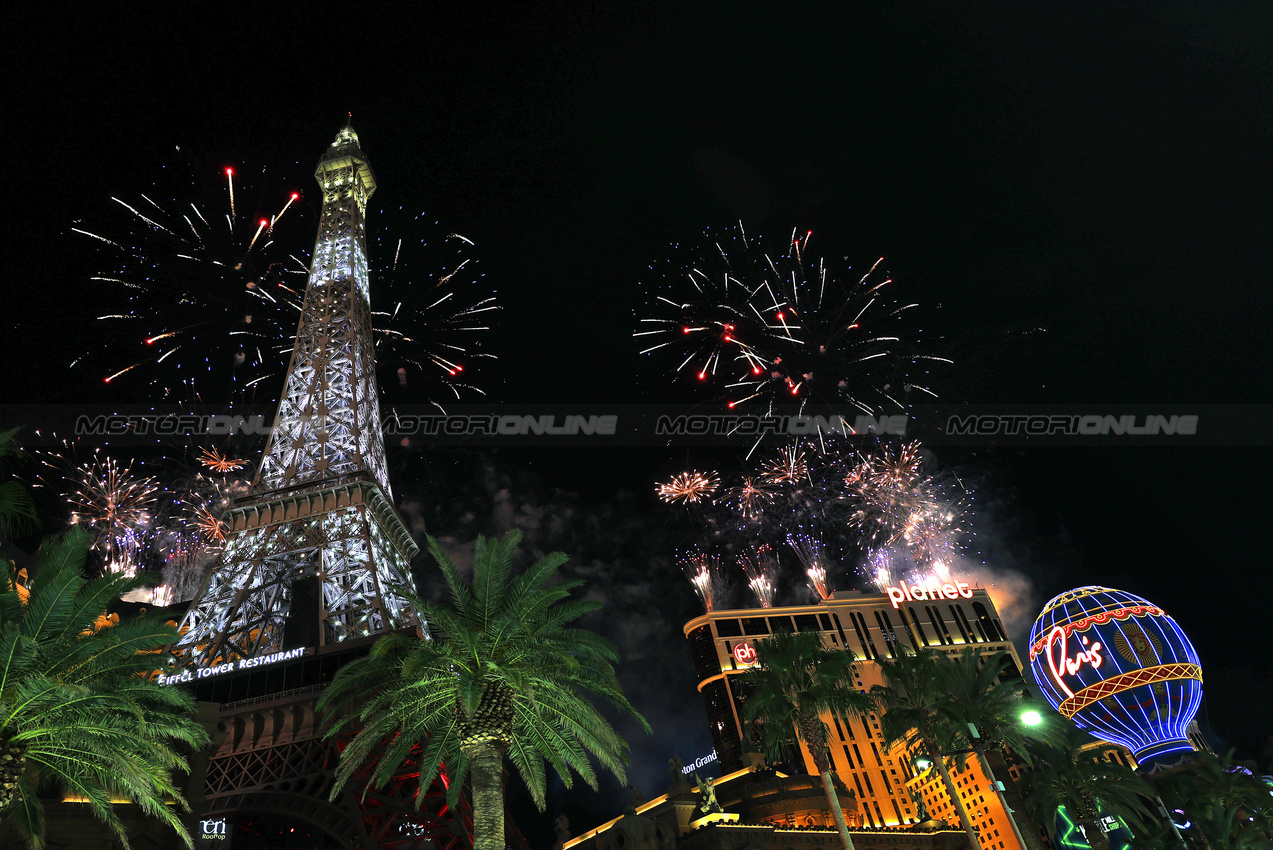 GP LAS VEGAS, Circuit Atmosfera - fireworks at the end of the race.

22.11.2025. Formula 1 World Championship, Rd 22, Las Vegas Grand Prix, Las Vegas, Nevada, USA, Gara Day.

- www.xpbimages.com, EMail: requests@xpbimages.com © Copyright: Moy / XPB Images