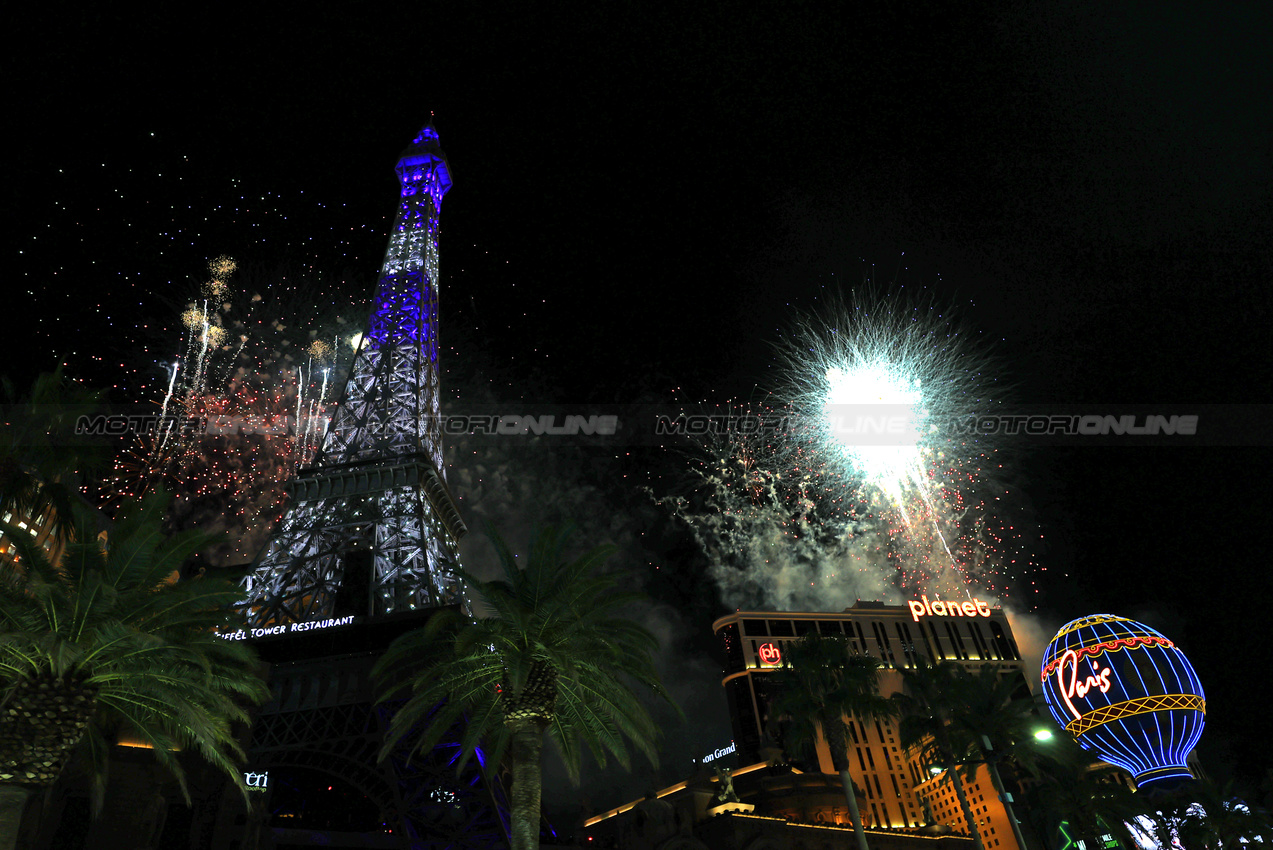 GP LAS VEGAS, Circuit Atmosfera - fireworks at the end of the race.

22.11.2025. Formula 1 World Championship, Rd 22, Las Vegas Grand Prix, Las Vegas, Nevada, USA, Gara Day.

- www.xpbimages.com, EMail: requests@xpbimages.com © Copyright: Moy / XPB Images