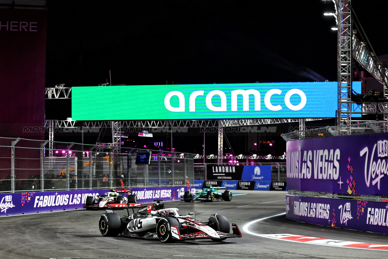 GP LAS VEGAS, Esteban Ocon (FRA) Haas VF-25.
22.11.2025. Formula 1 World Championship, Rd 22, Las Vegas Grand Prix, Las Vegas, Nevada, USA, Gara Day.
- www.xpbimages.com, EMail: requests@xpbimages.com © Copyright: Patching / XPB Images