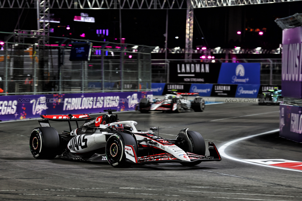 GP LAS VEGAS, Esteban Ocon (FRA) Haas VF-25.
22.11.2025. Formula 1 World Championship, Rd 22, Las Vegas Grand Prix, Las Vegas, Nevada, USA, Gara Day.
- www.xpbimages.com, EMail: requests@xpbimages.com © Copyright: Patching / XPB Images