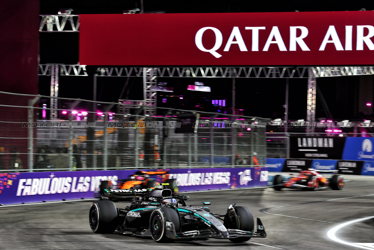 GP LAS VEGAS, Andrea Kimi Antonelli (ITA) Mercedes AMG F1 W16.

22.11.2025. Formula 1 World Championship, Rd 22, Las Vegas Grand Prix, Las Vegas, Nevada, USA, Gara Day.

 - www.xpbimages.com, EMail: requests@xpbimages.com © Copyright: Patching / XPB Images