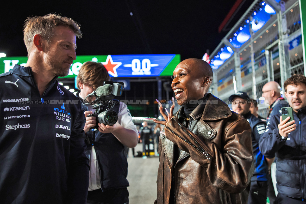 GP LAS VEGAS,  Cynthia Erivo (GBR) Actress - Pirelli Hot Laps with Jenson Button (GBR) Sky Sports F1 Presenter / Atlassian Williams Racing Senior Advisor.

22.11.2025. Formula 1 World Championship, Rd 22, Las Vegas Grand Prix, Las Vegas, Nevada, USA, Gara Day.

- www.xpbimages.com, EMail: requests@xpbimages.com © Copyright: Bearne / XPB Images