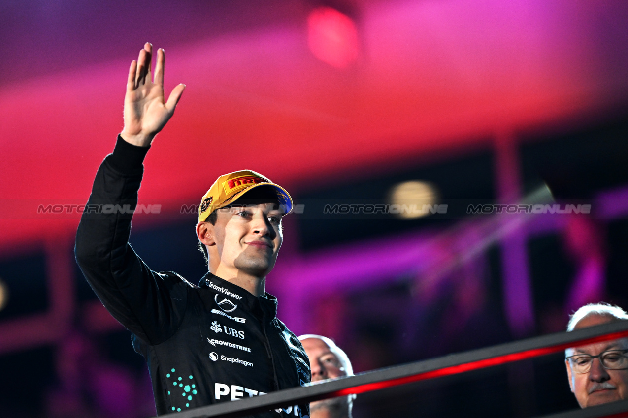 GP LAS VEGAS, George Russell (GBR) Mercedes AMG F1 celebrates his third position on the podium.
22.11.2025. Formula 1 World Championship, Rd 22, Las Vegas Grand Prix, Las Vegas, Nevada, USA, Gara Day.
- www.xpbimages.com, EMail: requests@xpbimages.com © Copyright: Price / XPB Images