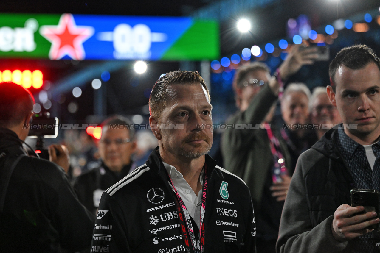 GP LAS VEGAS, George Kurtz (USA) Crowdstrike CEO e Mercedes AMG F1 Co-Owner.
22.11.2025. Formula 1 World Championship, Rd 22, Las Vegas Grand Prix, Las Vegas, Nevada, USA, Gara Day.
- www.xpbimages.com, EMail: requests@xpbimages.com © Copyright: Price / XPB Images