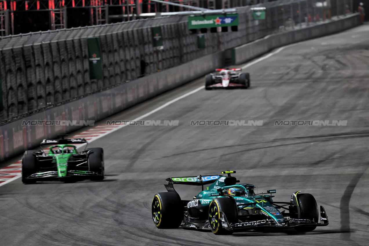 GP LAS VEGAS, Fernando Alonso (ESP) Aston Martin F1 Team AMR25.
22.11.2025. Formula 1 World Championship, Rd 22, Las Vegas Grand Prix, Las Vegas, Nevada, USA, Gara Day.
- www.xpbimages.com, EMail: requests@xpbimages.com © Copyright: Batchelor / XPB Images