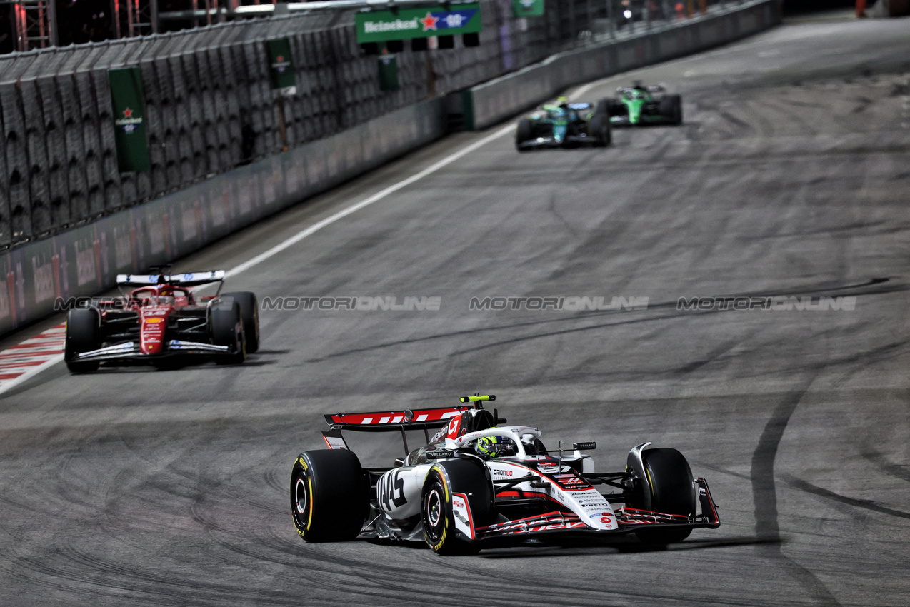 GP LAS VEGAS, Oliver Bearman (GBR) Haas VF-25.

22.11.2025. Formula 1 World Championship, Rd 22, Las Vegas Grand Prix, Las Vegas, Nevada, USA, Gara Day.

- www.xpbimages.com, EMail: requests@xpbimages.com © Copyright: Batchelor / XPB Images