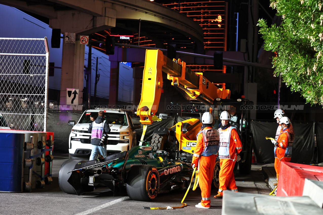 GP LAS VEGAS, The damaged Aston Martin F1 Team AMR25 of Lance Stroll (CDN), who retired from the race.
22.11.2025. Formula 1 World Championship, Rd 22, Las Vegas Grand Prix, Las Vegas, Nevada, USA, Gara Day.
- www.xpbimages.com, EMail: requests@xpbimages.com © Copyright: Patching / XPB Images