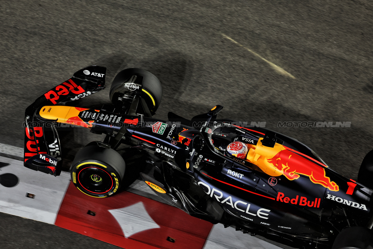 GP LAS VEGAS, Max Verstappen (NLD) Red Bull Racing RB21.
22.11.2025. Formula 1 World Championship, Rd 22, Las Vegas Grand Prix, Las Vegas, Nevada, USA, Gara Day.
- www.xpbimages.com, EMail: requests@xpbimages.com © Copyright: Bearne / XPB Images