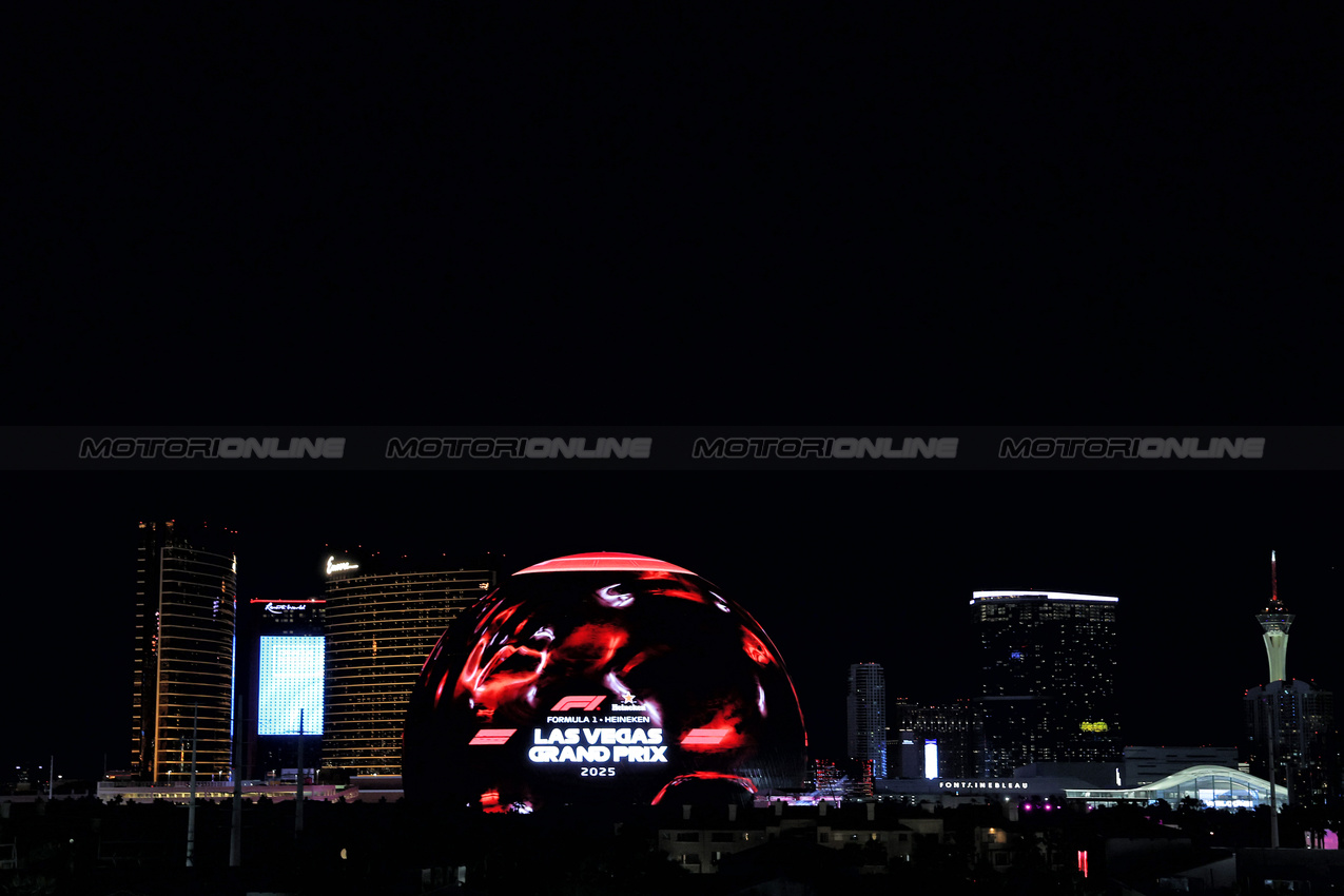 GP LAS VEGAS, Circuit Atmosfera - The Sphere.
22.11.2025. Formula 1 World Championship, Rd 22, Las Vegas Grand Prix, Las Vegas, Nevada, USA, Gara Day.
- www.xpbimages.com, EMail: requests@xpbimages.com © Copyright: Bearne / XPB Images