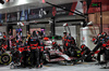 GP LAS VEGAS, Esteban Ocon (FRA) Haas VF-25 makes a pit stop.

22.11.2025. Formula 1 World Championship, Rd 22, Las Vegas Grand Prix, Las Vegas, Nevada, USA, Gara Day.

- www.xpbimages.com, EMail: requests@xpbimages.com © Copyright: Batchelor / XPB Images