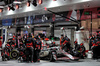 GP LAS VEGAS, Esteban Ocon (FRA) Haas VF-25 makes a pit stop.
22.11.2025. Formula 1 World Championship, Rd 22, Las Vegas Grand Prix, Las Vegas, Nevada, USA, Gara Day.
- www.xpbimages.com, EMail: requests@xpbimages.com © Copyright: Batchelor / XPB Images