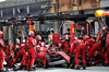 GP LAS VEGAS, Lewis Hamilton (GBR) Ferrari SF-25 makes a pit stop.
22.11.2025. Formula 1 World Championship, Rd 22, Las Vegas Grand Prix, Las Vegas, Nevada, USA, Gara Day.
- www.xpbimages.com, EMail: requests@xpbimages.com © Copyright: Batchelor / XPB Images
