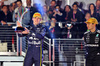 GP LAS VEGAS, (L to R): Gara winner Max Verstappen (NLD) Red Bull Racing on the podium with third placed George Russell (GBR) Mercedes AMG F1.

22.11.2025. Formula 1 World Championship, Rd 22, Las Vegas Grand Prix, Las Vegas, Nevada, USA, Gara Day.

- www.xpbimages.com, EMail: requests@xpbimages.com © Copyright: Charniaux / XPB Images