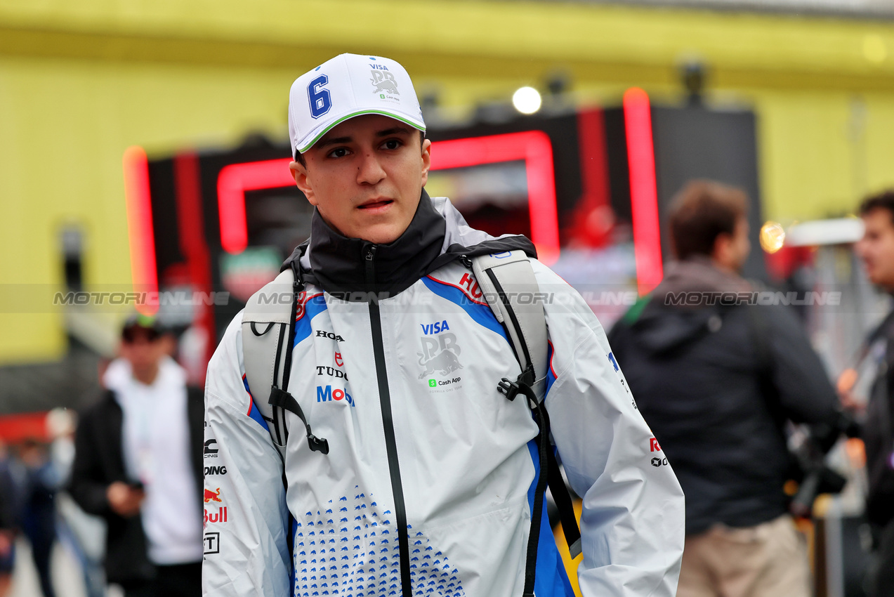 GP LAS VEGAS, Isack Hadjar (FRA) Racing Bulls.

21.11.2025. Formula 1 World Championship, Rd 22, Las Vegas Grand Prix, Las Vegas, Nevada, USA, Qualifiche Day.

- www.xpbimages.com, EMail: requests@xpbimages.com © Copyright: Batchelor / XPB Images