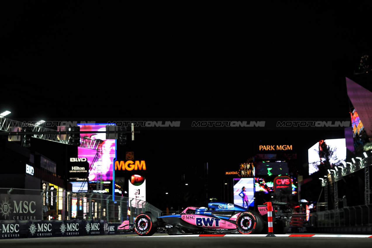 GP LAS VEGAS, Franco Colapinto (ARG) Alpine F1 Team A525.

21.11.2025. Formula 1 World Championship, Rd 22, Las Vegas Grand Prix, Las Vegas, Nevada, USA, Qualifiche Day.

- www.xpbimages.com, EMail: requests@xpbimages.com © Copyright: Bearne / XPB Images