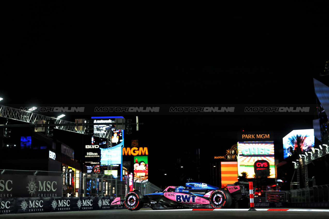 GP LAS VEGAS, Pierre Gasly (FRA) Alpine F1 Team A525.
21.11.2025. Formula 1 World Championship, Rd 22, Las Vegas Grand Prix, Las Vegas, Nevada, USA, Qualifiche Day.
- www.xpbimages.com, EMail: requests@xpbimages.com © Copyright: Bearne / XPB Images
