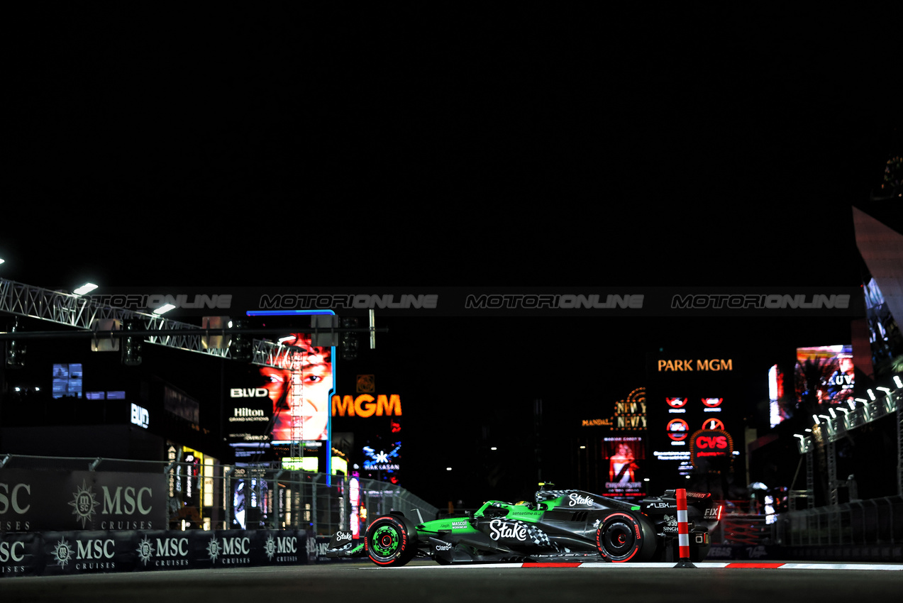 GP LAS VEGAS, Gabriel Bortoleto (BRA) Sauber C45.
21.11.2025. Formula 1 World Championship, Rd 22, Las Vegas Grand Prix, Las Vegas, Nevada, USA, Qualifiche Day.
- www.xpbimages.com, EMail: requests@xpbimages.com © Copyright: Bearne / XPB Images